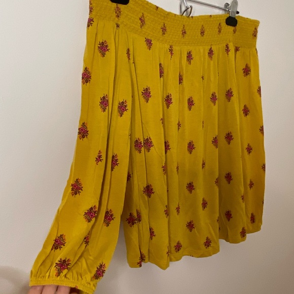 Off the shoulder flower print yellow long sleeve blouse - Picture 2 of 3